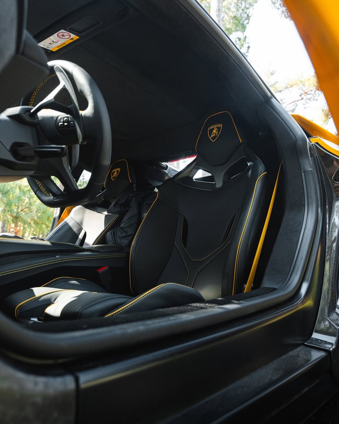 Lamborghini Revuelto — photo 8